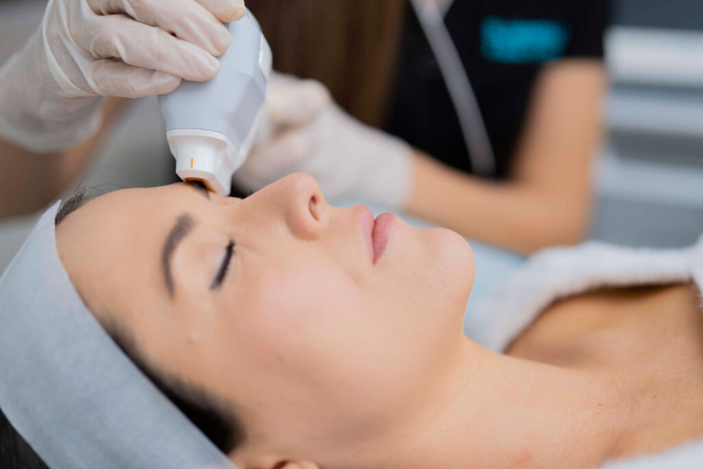 آیا هایفوتراپی افتادگی پلک را بهبود میدهد؟